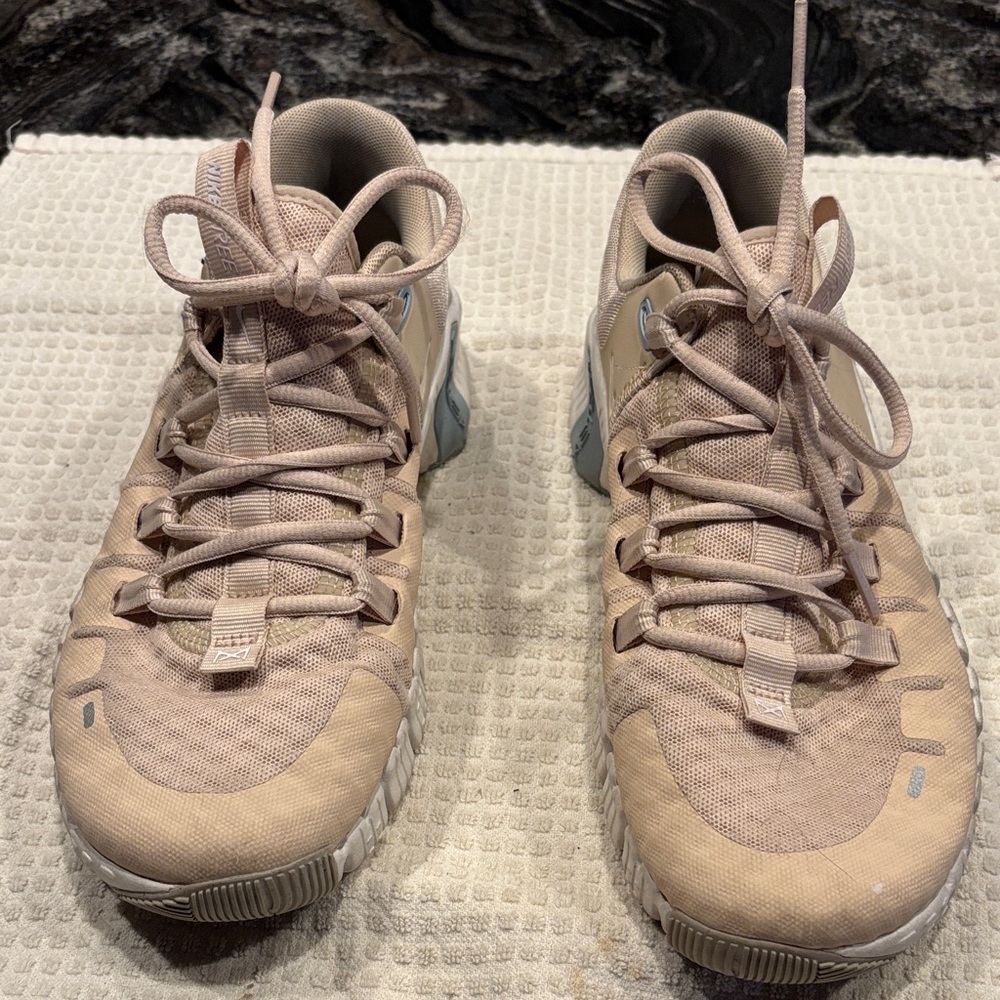 Nike Women's Light Pink Sneakers